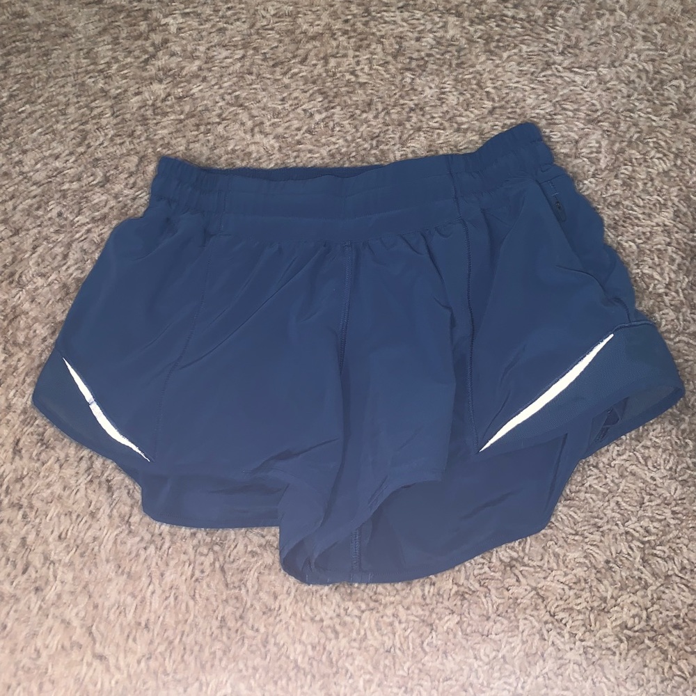 Lululemon size 6 hotty hot shorts 2.5” inseam